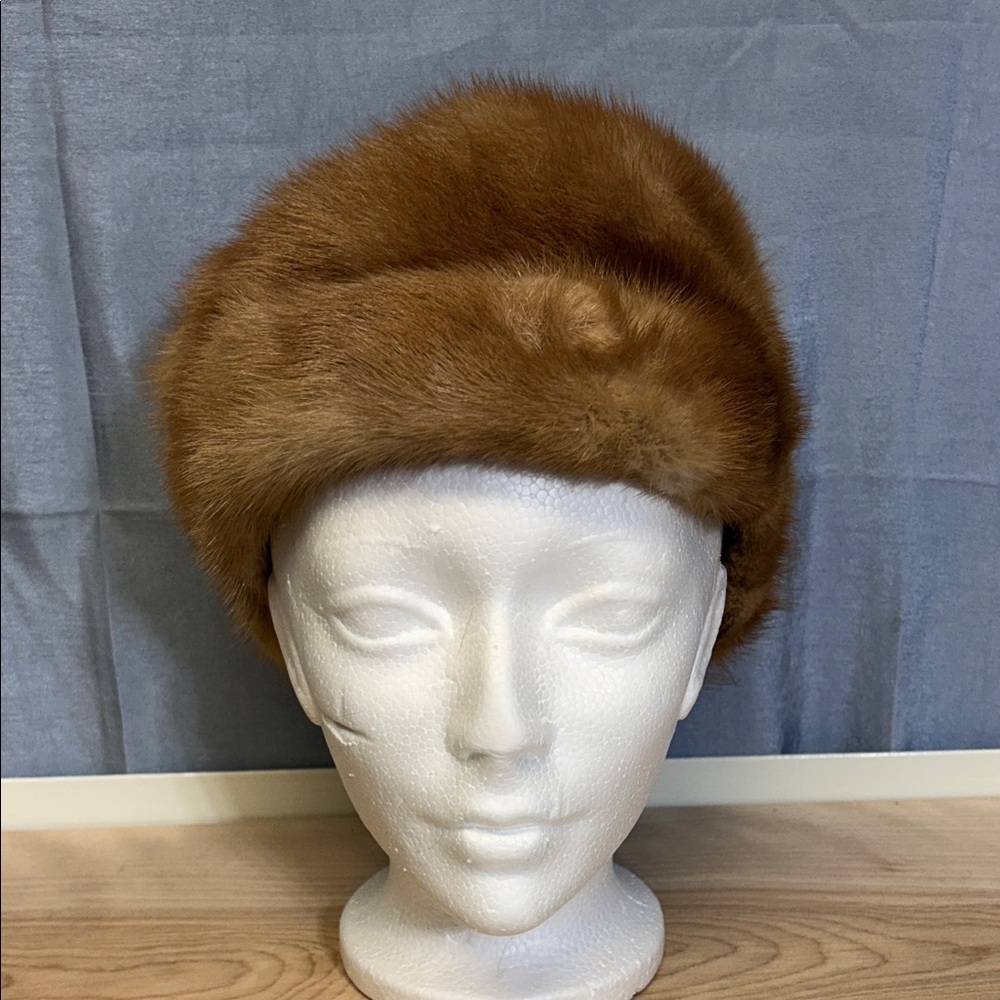 Elegant vintage Brown Fur Hat